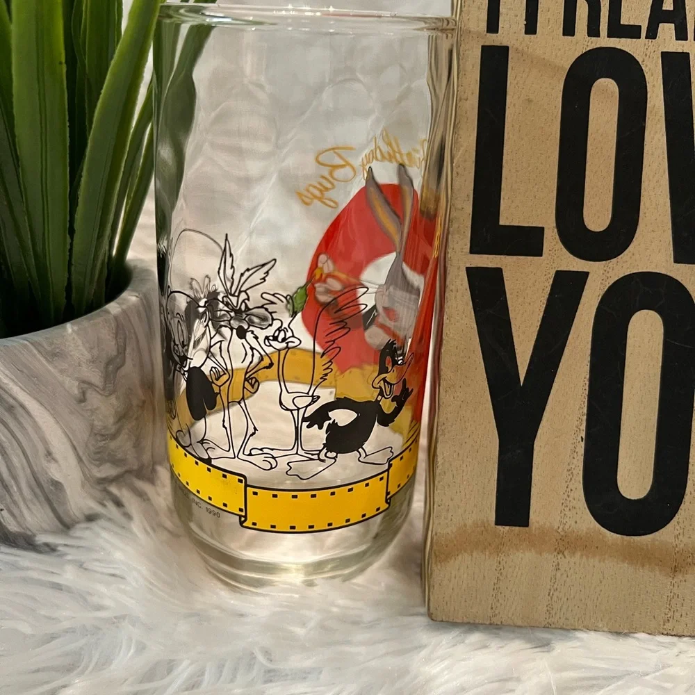 Vintage Warner Bros. Looney Tunes Happy Birthday Bugs Bunny Drinking Glass 1990